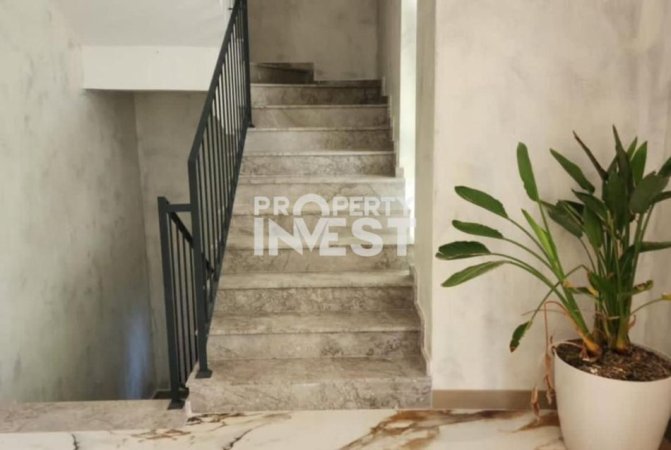 Durres, shitet apartament 2+1 Kati 3, 138 m² 300.000 € (Currila)