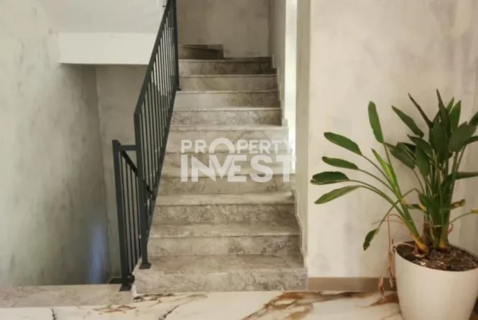 Durres, shitet apartament 2+1 Kati 3, 138 m² 300.000 € (Currila)