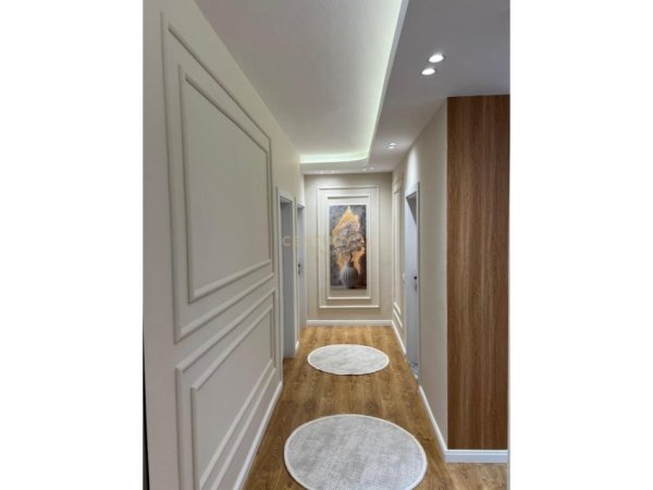 Tirane, shitet apartament 2+1+Aneks+Ballkon Kati 2, 107 m² 173.000 € 