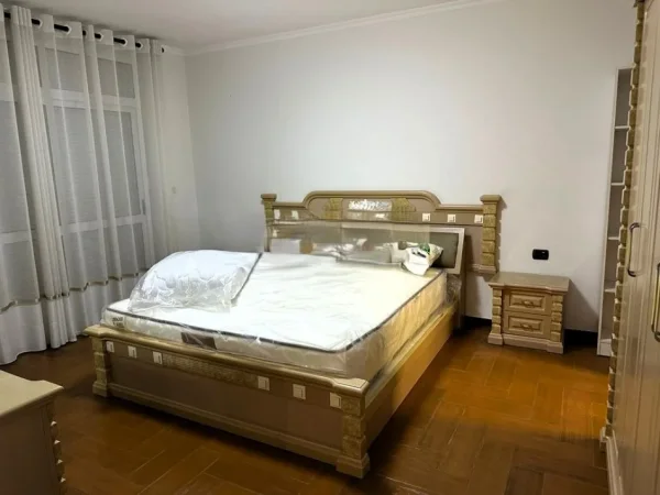 Tirane, jepet me qera apartament 3+1 Kati 11, 146 m² 1.000 € (ISH EKSPOZITA)