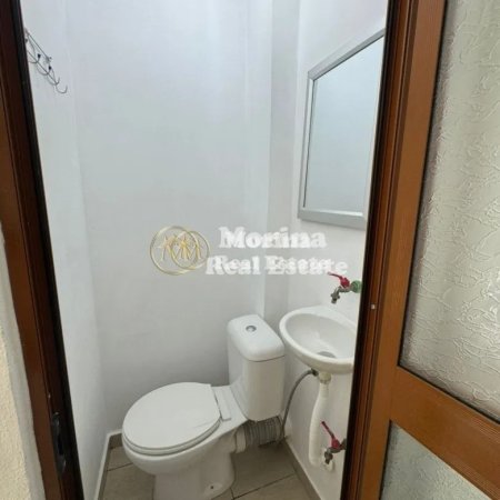 Tirane, jepet me qera ambjent biznesi Kati 1, 10 m² 250 € (Ali Demi)