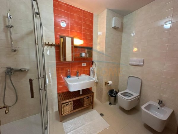 Tirane, jepet me qera apartament 1+1 Kati 6, 120 m² 1.200 € (Rruga Myslym Shyri)