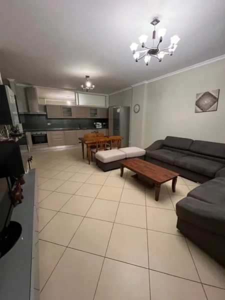 Tirane, jepet me qera apartament 2+1 Kati 1, 110 m² 450 € (rruga peti)