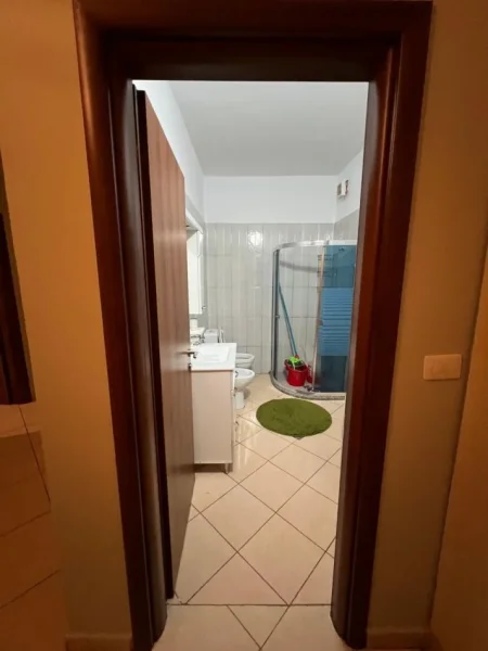 Tirane, jepet me qera apartament 2+1 Kati 1, 110 m² 450 € (rruga peti)