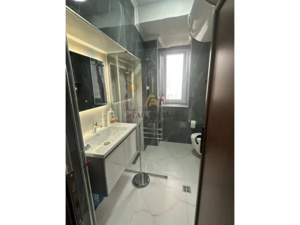 Tirane, jepet me qera apartament 1+1 Kati 1, 70 m² 650 € (Vasil Shanto)