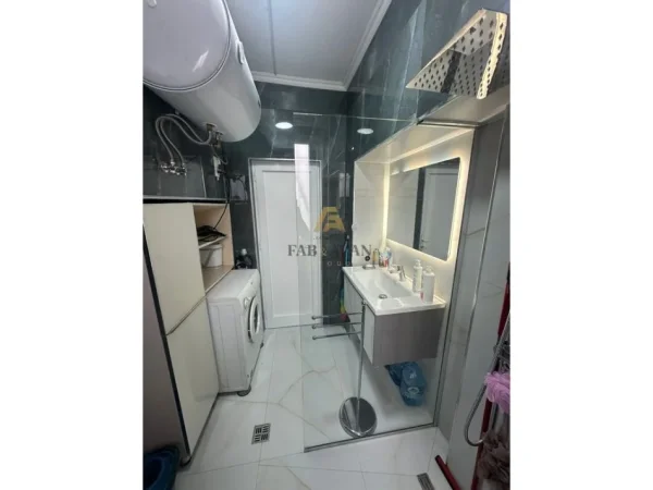 Tirane, jepet me qera apartament 1+1 Kati 1, 70 m² 650 € (Vasil Shanto)