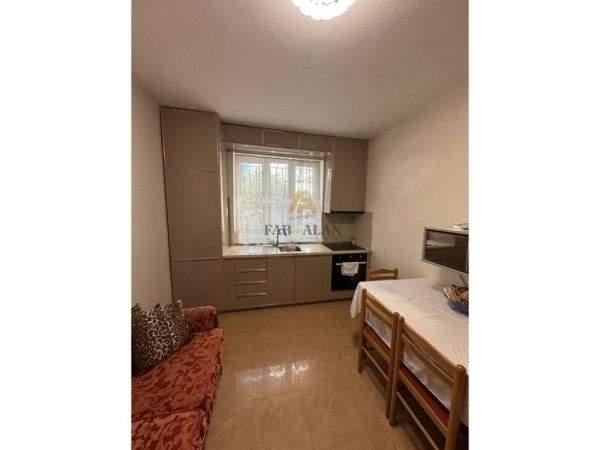 Tirane, jepet me qera apartament 1+1 Kati 1, 70 m² 650 € (Vasil Shanto)
