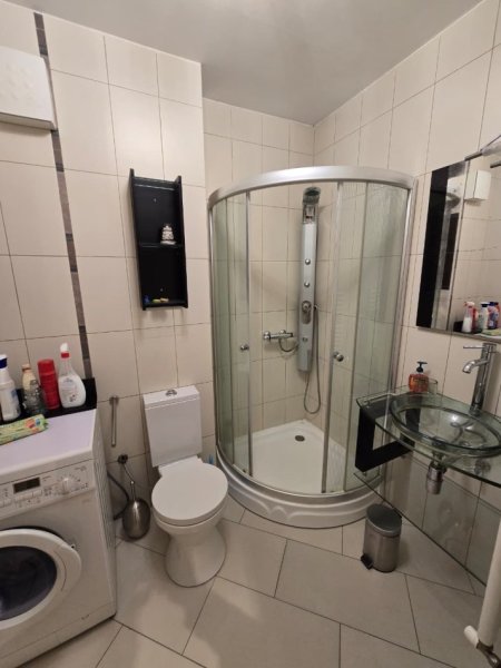 Tirane, jepet me qera zyre Kati 7, 105 m² 1.100 € (Sheshi Skenderbej)