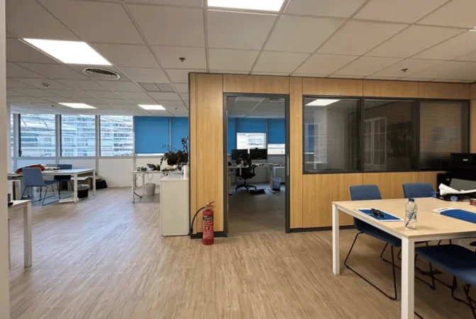 Tirane, jepet me qera dyqan Kati 2, 96 m² 2.000 € (Bllok)