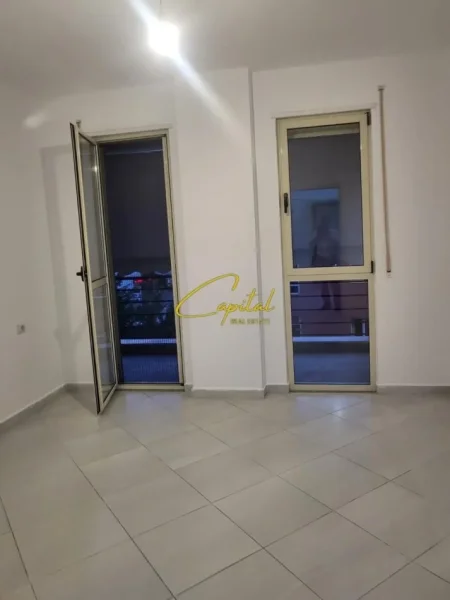 Tirane, jepet me qera zyre Kati 2, 95 m² 650 € (DON BOSKO)