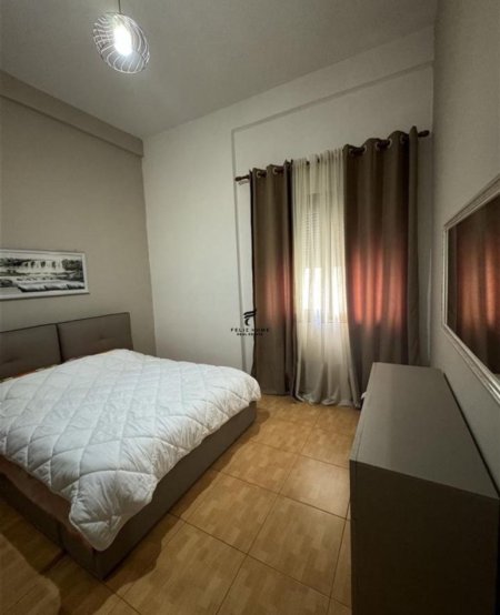 Tirane, jepet me qera apartament 1+1 Kati 1, 70 m² 550 € (SELVIA)
