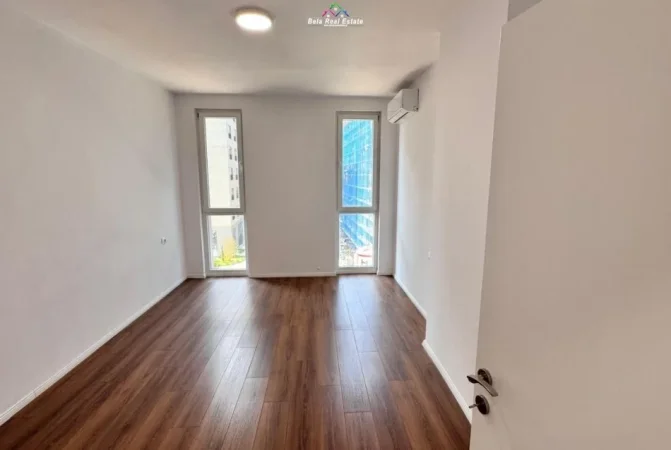 Tirane, jepet me qera zyre Kati 2, 125 m² 700 € (Rruga e Dafinafe)