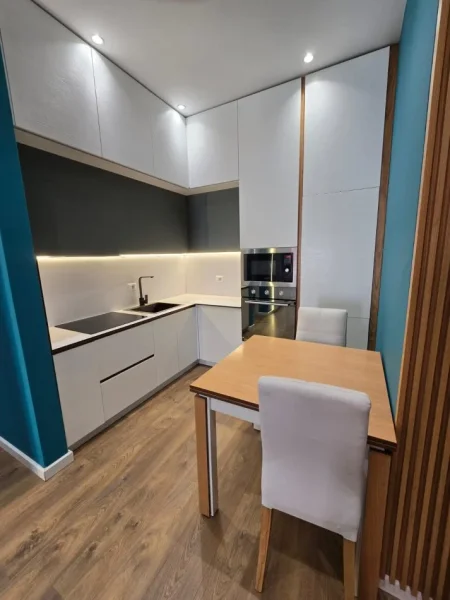 Tirane, jepet me qera apartament 1+1 , 72 m² 850 €