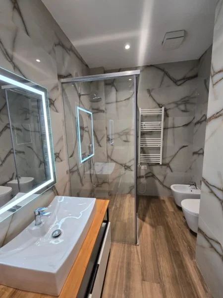 Tirane, jepet me qera apartament 1+1 , 72 m² 850 €