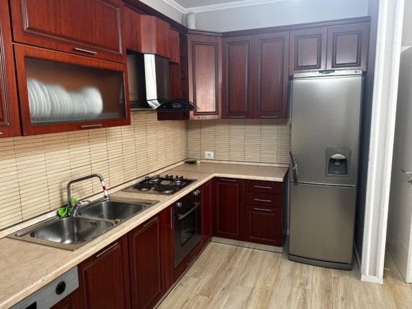 Tirane, jepet me qera apartament 2+1+Ballkon Kati 7, 121 m² 800 € (Kompleksi Grand)