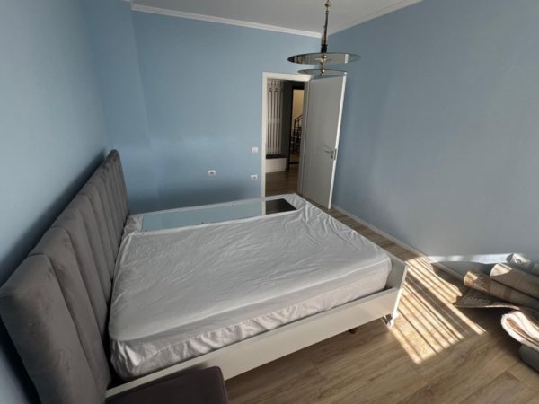 Tirane, jepet me qera apartament 2+1+Ballkon Kati 7, 121 m² 800 € (Kompleksi Grand)