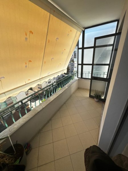 Tirane, jepet me qera apartament 2+1+Ballkon Kati 7, 121 m² 800 € (Kompleksi Grand)