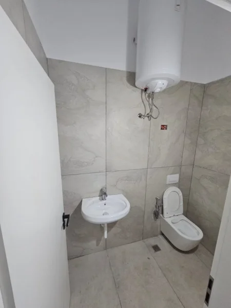 Tirane, jepet me qera ambjent biznesi Kati 0, 50 m² 500 € (Don Bosko)