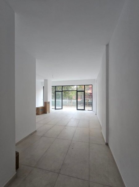 Tirane, jepet me qera ambjent biznesi Kati 0, 50 m² 500 € (Don Bosko)