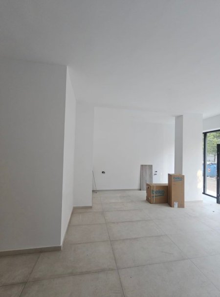 Tirane, jepet me qera ambjent biznesi Kati 0, 50 m² 500 € (Don Bosko)