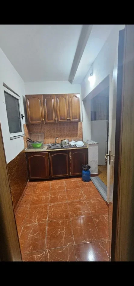 Tirane, jepet me qera garsionere Kati 1, 25 m² 230 € (Aleksandër hobdari)