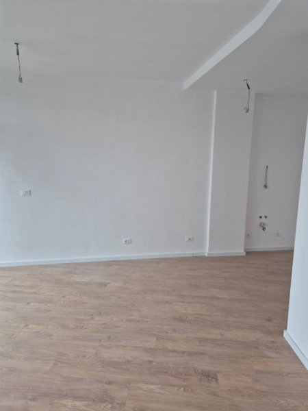 Tirane, jepet me qera zyre Kati 6, 103 m² 1.700 € (Lake View Rezidence)