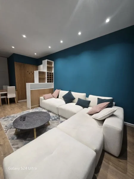 Tirane, jepet me qera apartament 1+1+Ballkon Kati 4, 72 m² 900 € (Kompleksi Delijorgji)
