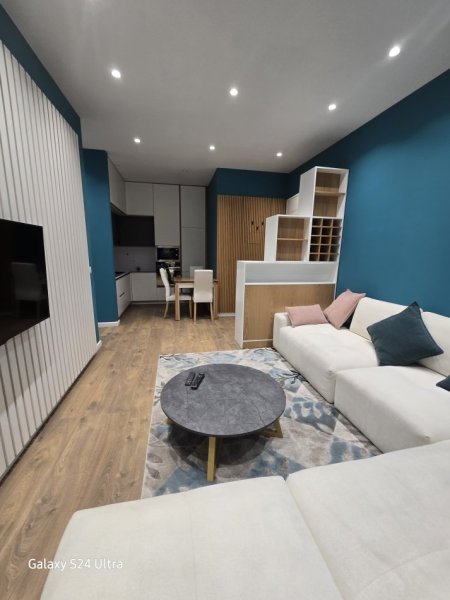 Tirane, jepet me qera apartament 1+1+Ballkon Kati 4, 72 m² 900 € (Kompleksi Delijorgji)