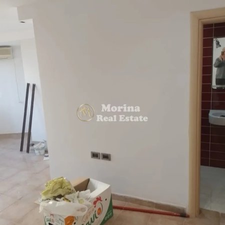 Tirane, jepet me qera ambjent biznesi Kati 1, 35 m² 500 € (9 Kateshet)