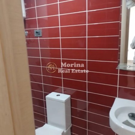 Tirane, jepet me qera ambjent biznesi Kati 1, 35 m² 500 € (9 Kateshet)