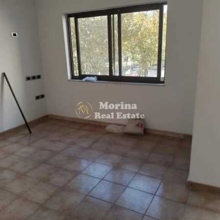 Tirane, jepet me qera ambjent biznesi Kati 1, 35 m² 500 € (9 Kateshet)