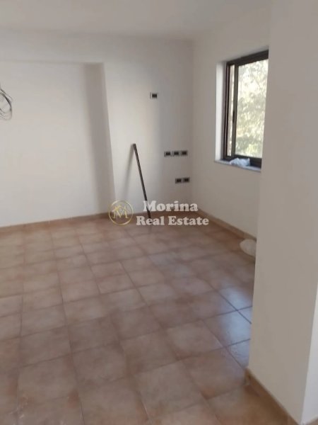 Tirane, jepet me qera ambjent biznesi Kati 1, 35 m² 500 € (9 Kateshet)