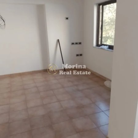 Tirane, jepet me qera ambjent biznesi Kati 1, 35 m² 500 € (9 Kateshet)
