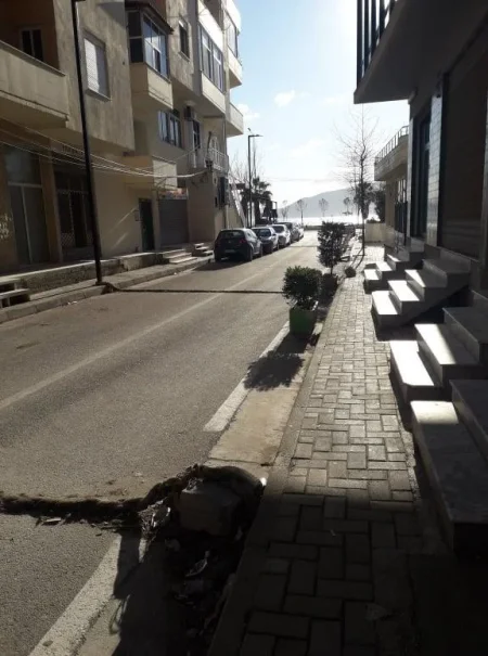 Vlore - Lungomare, Shitet dyqan+garazhd