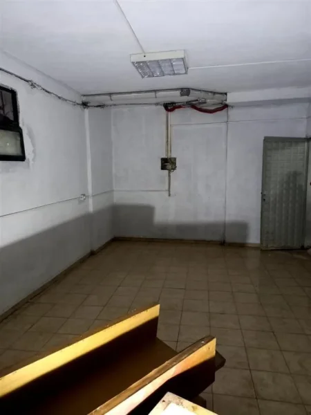 Vlore - Lungomare, Shitet dyqan+garazhd