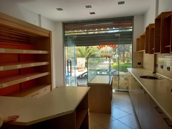 Vlore - Lungomare, Shitet dyqan+garazhd