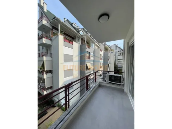 Tirane, jepet me qera apartament 2+1+Aneks+Ballkon Kati 4, 71 m² 700 € (GREEN TARRACE LIQENI I THAT)
