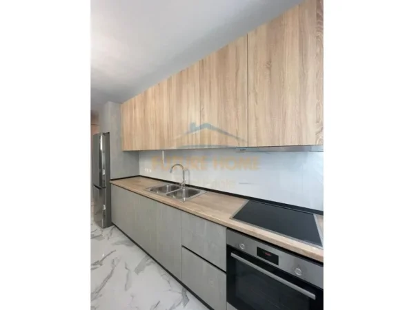 Tirane, jepet me qera apartament 2+1+Aneks+Ballkon Kati 4, 71 m² 700 € (GREEN TARRACE LIQENI I THAT)