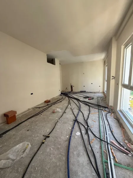 Tirane, jepet me qera zyre Kati 3, 100 m² 1.000 € (KOMUNA E PARISIT)