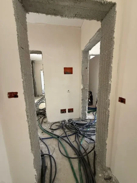 Tirane, jepet me qera zyre Kati 3, 100 m² 1.000 € (KOMUNA E PARISIT)