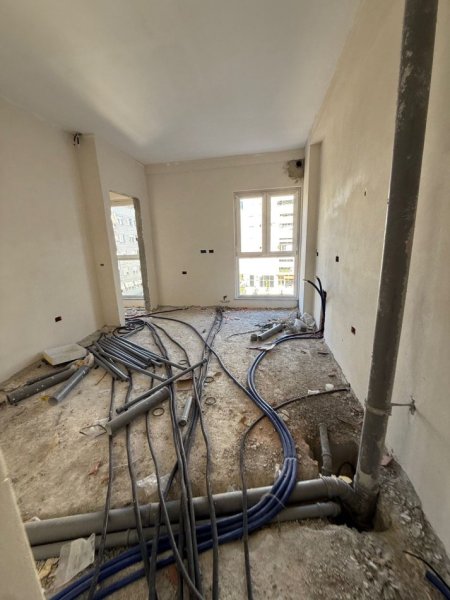 Tirane, jepet me qera zyre Kati 3, 100 m² 1.000 € (KOMUNA E PARISIT)