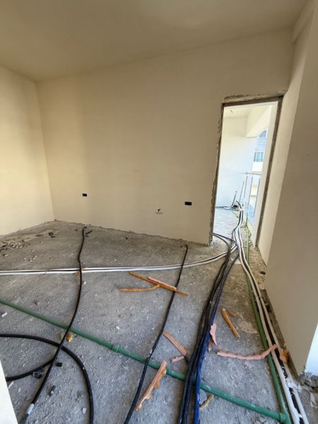 Tirane, jepet me qera zyre Kati 3, 100 m² 1.000 € (KOMUNA E PARISIT)