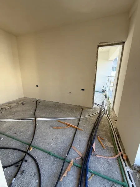 Tirane, jepet me qera zyre Kati 3, 100 m² 1.000 € (KOMUNA E PARISIT)