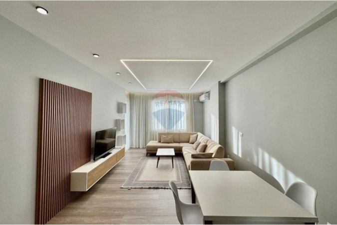 Tirane, jepet me qera apartament 1+1 , 75 m² 600 € (Rruga Karl Gega)