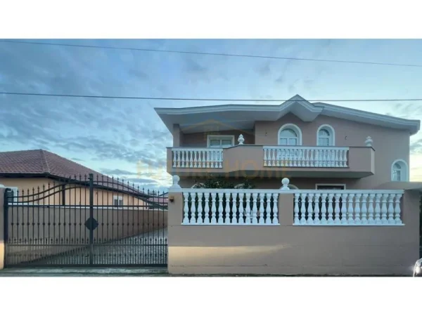 Shqiperi, shitet Vile 5+1+Ballkon Kati 2, 568 m² 220.000 € (Gjiri i Lalzit)
