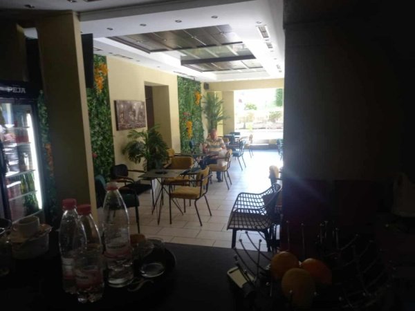 Tirane, shes bar-kafe Kati 0, 140 m² 300.000 € (rruga ali visha)