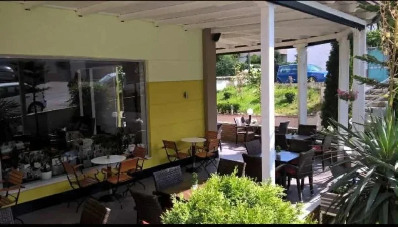 Tirane, shes bar-kafe Kati 0, 140 m² 300.000 € (rruga ali visha)