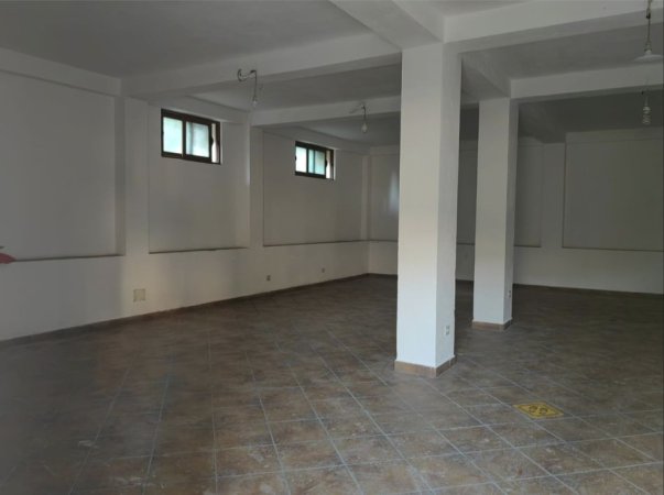 Tirane, jepet me qera magazine Kati 0, 100 m² 520 € (KODRA E PRIFTIT)