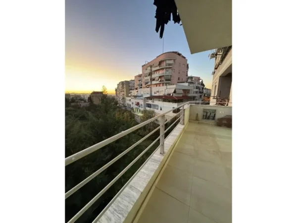 Tirane, shitet apartament 1+1+Ballkon Kati 2, 79 m² 107.000 € 
