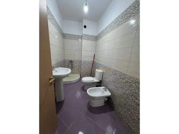 Tirane, shitet apartament 1+1+Ballkon Kati 2, 79 m² 107.000 € 